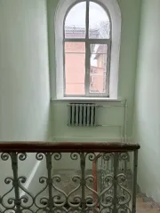 Больница, здания, участок 1993.8 кв. м, Ярославская область. Расположено по адресу: Ярославская область, г. Ярославль, Московский проспект, д. 43/10, с земельным участком, в составе: Больница, кадастровый номер 76:23:010101:11871, назначение: нежилое, количество этажей 2, в том числе подземных 1…