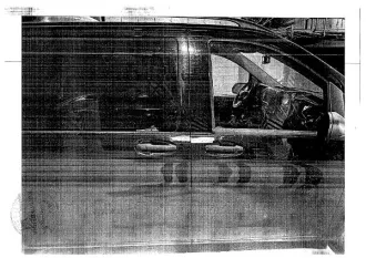 Mercedes-Benz VITO TOURER 144 D 2016 года, государственный номер А001СН82, VIN: WDF44770313185044, цвет черный. Не битая, видимые повреждения присутствуют (наружные), внутри отсутствуют сиденья, руль, колёса спущенные.