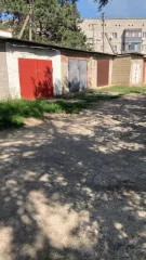 Земельный участок, площадь 24 +/  3 кв.м., расположенный по адресу: Россия, Краснодарский край, Абинский район, х.Екатериновский, ул.Набережная,  напротив дома № 6 а, гараж 5 Недвижимое имущество с кадастровым номером номером 23:01:0201004:1043 принадлежит на праве собственности супругу должника…