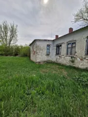 Нежилое здание с кадастровым номером 61:06:0060309:91 площадью 145,6 кв. м., расположенное по адресу: Ростовская область, Веселовский р-н, х. Красный Кут, ул. Школьная, 1 иземельный участок с кадастровым номером 61:06:0060308:1 площадью 608 кв. м., расположенный по адресу: Ростовская область…