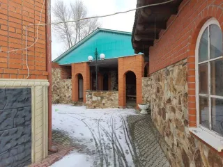 Жилой дом, общей площадью 250,5 кв. м., в том числе жилой площадью 117,4 кв.м., этажность: 2, подземная этажность:1, кадастровый номер: 61:43:0020103:587, расположенный по адресу: Ростовская область, Шолоховский р н, ст ца Вешенская, ул. Лесная, д. 51, с объектами вспомогательного назначения …