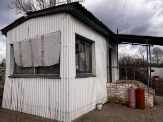 Комплекс недвижимого и движимого имущества, полный перечень которого указан на ЭТП. Нежилое помещение (здание конторы) общей площадью 237.50 кв.м, кадастровый номер 34:19:100260:353 по адресу: Россия, Волгоградская обл., Новоаннинский район, г. Новоаннинский, ул. Подтелкова, дом №173 строение 1…