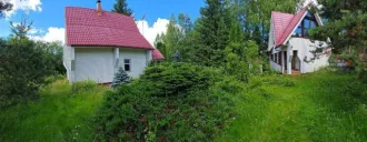 Дом 91,3 кв.м и два участка по 900 кв.м, Московская обл., Клинский р-н. Граничащие (смежные) между собой земельные участки: Земельный участок №1: Кадастровый номер 50:03:0050430:136; Виды разрешенного использования объекта недвижимости - для ведения садоводства; местоположение установлено…