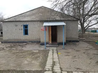 Земельный участок с кадастровым номером 40:22:082801:81, площадью 500 кв.м., расположенный по адресу: 249800, Калужская область, р-н. Ферзиковский, д. Хомяково. Имущество находится в совместной собственности с супругой должника.