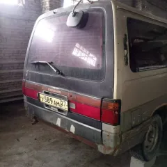 Nissan Caravan, 1982 года, 85 лс, 150000 км, номер кузова ARME24015541, гос. номер У589АМ27. Техническое состояние транспортного средства: не на ходу, не исправна автоматическая коробка передач, двигатель требуется ремонт; по кузову многочисленные следы сквозной коррозии.
