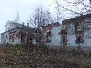 Усадебный дом площадью 645,9 кв. м и земельный участок площадью 24435 кв. м в Новгородской области. Дом расположен в Боровичском районе, д. Травково. Нежилое здание XIX в. постройки. Конструктивные элементы: стены – кирпичные, перекрытия – деревянные. Земельный участок расположен в Новгородской…