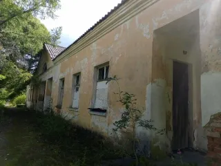 Нежилое здание 446,5 м² с земельным участком 4099 м², Псковская обл., Новоржевский р-н (бывшее инфекционное отделение больницы) с кадастровым номером 60:10:0010210:57, общей площадью 446,5 м², по адресу: Псковская обл., Новоржевский р-н, г. Новоржев, ул. Медицинская, д. 2, корп. 9, расположенное на…