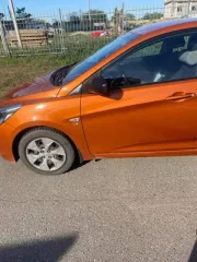 Hyundai Solaris 2015 года выпуска, гос номер У434МК30, VIN Z94CT51DBFR144817, приобретен в период брака, является совместно нажитым имуществом. Автомобиль находится в залоге у Совкомбанка.