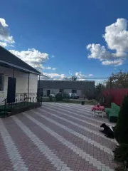 Квартира 123 кв.м. и земельный участок 886 кв.м. в Адыгее, участок общей площадью 886 кв.м., кадастровый номер 01:02:1000001:204, расположенный по адресу: Республика Адыгея, Кошехабльский район, аул Кошехабль, ул. Чапаева, д. 23, кв. 2., на котором расположена квартира общей площадью 123 кв.м…