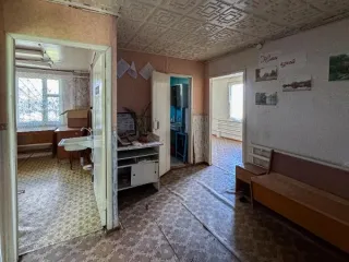 Нежилое здание площадью 88,5 кв. м и земельный участок площадью 867+/-10 кв.м. по адресу: Нижегородская область, г. Арзамас, микрорайон Кирилловский, линия 17-я, д. 1. Кадастровые номера: 52:40:0404001:2993 (здание), 52:40:0404001:2633 (земельный участок). Назначение здания: нежилое, 1 этаж…