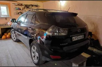 Lexus RX330 2003 года, черный. VIN: JTJHA31U140008792, ПТС: 14 ОТ 346653, госномер: К912НН28. Двигатель: бензиновый, модель 3MZ, номер 4010047, мощность 230 л.с. (169.2 кВт), объем 3311 см³. Экологический класс 3. Максимальная масса 2380 кг, снаряженная масса 1844 кг. Произведен в Японии.