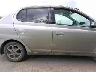 Toyota Platz, 2001 год. VIN отсутствует, кузов SCP11-0043310, шасси отсутствует, двигатель 1SZ1-0752850. Цвет серый, госномер О901КС19. ПТС 25TT253205, выдан Владивостокской таможней 13.09.2006.