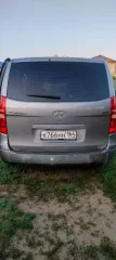 Hyundai Starex 2011 года, серый цвет. VIN: KMJWA37JBBU332444. Автомобиль видимых существенных повреждений не имеет, кроме естественных следов эксплуатации. На момент осмотра запустить двигатель и проверить возможность движения не представилось возможным, по неизвестным причинам (не завелся).