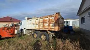 Автосамосвал Камаз 55111, г.в. 2001, грн Е492ВУ 75RUS. Состояние крайнее "условно пригодное", близкое к "удовлетворительному". Требует проведения обслуживания и ремонта отдельных систем и агрегатов. Внешний вид удовлетворительный. Грузовой самосвал (разукомплектован - рама, металлолом) Камаз 5511…