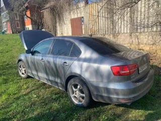 Volkswagen Jetta 2015 года, 86 лс, 399058 км. Транспортное средство легковое, марка: Volkswagen Jetta, 2015 г.в., цвет: темно-серый, VIN: XW8ZZZ16ZFN908388, г/н: Н564РЕ46, изготовитель (страна): ООО «ФОЛЬКСВАГЕН ГРУП РУС» (Россия), модель двигателя: CFN, тип двигателя: бензиновый на бензине…