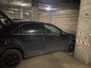 Volkswagen Polo 2022 года выпуска, черный цвет, VIN XW8ZZZCKZNG022985. Имеются повреждения задней правой фары, заднего крыла и лючка бензобака.