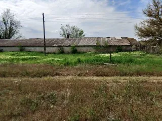 Здание 490,9 кв.м. и земельный участок 602+/-215 кв.м. в Ростовской обл. Земельный участок, площадью 602+/-215 кв.м., вид разрешенного использования: Обеспечение сельскохозяйственного производства, КН: 61:23:0600006:1167 и нежилое здание, площадью 490,9 кв.м., КН: 61:23:0600006:835, расположенные…