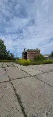 Нежилое здание, не эксплуатируемое по причине частичного или полного отсутствия отдельных конструктивных элементов зданий, расположенное по адресу: Хабаровский край, г. Советская Гавань, ул. Чкалова, д. 20, с земельным участком под ним Нежилое здание, не эксплуатируемое по причине частичного или…