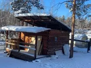 Здание, назначение: нежилое, кадастровый номер 14:35:000000:2227 с постройками, с з/у, пл. 1038 кв.м., земли населенных пунктов, кад.номер 14:36:106082:181, адрес: РС(Я), ш.Сергеляхское ДСК «Булгунняхтах».