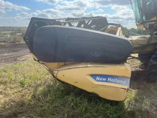 New Holland TC 5080 2007 года выпуска. Зерноуборочный комбайн марки New Holland ТС 5080, заводской номер 589454004, двигатель номер 0470064, цвет желтый, исправен, на ходу.