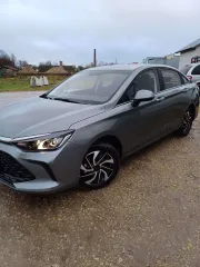BAIC U5 PLUS 2023 г.в., VIN: XWDCLSAC5P0007308. Тех. описание: скол на лобовом стекле, не работает кнопка а/м (с водительской стороны) на двери, шум из подкапотного пространства, иногда есть треск при нажатии на тормоз, горят ошибки на панели. В залоге: БАНК УРАЛСИБ. С предметом торгов можно…