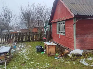 Жилое строение 13 кв.м, земельный участок 351 кв.м, Владимирская обл., Кольчугино. Жилое строение без права регистрации проживания, расположенное на садовом земельном участке, кадастровый номер: 33:18:000708:335, назначение: нежилое; адрес местонахождения: Владимирская обл., г. Кольчугино, п. Белая…