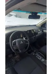 Mitsubishi Outlander 2013, 167 лс, 254103 км, АКПП, VIN Z8TXTGF3WDM007726. ТС б/у, возможно наличие скрытых дефектов. У автомобиля подгнила задняя пассажирская левая дверь, рыжики на задних арках, трещина на заднем бампере, потертость лакокрасочного покрытия переднего бампера и не большие царапины…