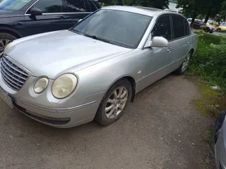 Kia Opirus, 2009 года, 267 лс, 200000 км, АКПП. Год выпуска – 2009, VIN XWELD225390000507. Имеются сколы, следы коррозии, отслоение лака, местами отслоение хрома, подтеки технических жидкостей. Передние фары затерты. На сиденьях имеются потертости и растрескивания обивки. Требует ремонт передней…