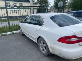 Skoda Superb 2010 года выпуска, 152 л.с., 250000 км, АКПП, легковой автомобиль, марка/модель Skoda Superb, номер кузова VIN XW8AB83T3BK300355, год выпуска 2010.