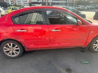 Mazda 3 2006 года, 105 л.с., пробег 310218 км, АКПП, красный цвет. VIN JMZBK12Z571573381, модель, номер двигателя Z6 520824, кузов JMZBK12Z571573381.