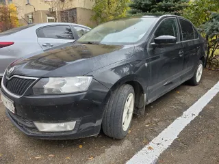 Skoda Rapid 2014 года выпуска. VIN: XW8AD2NH9EK105218. Находится в залоге у ПАО "Совкомбанк".