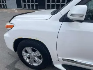 Автомобиль Toyota Land Cruiser 200, VIN JTMCV05J104125596, 2013 г. в., цвет белый. Ознакомиться с предметом возможно в дни приема заявок с 11:00 по 16:00, предварительно записавшись по телефону 89062274666 или email: bankrotim@yandex.ru