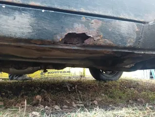 LADA 2107, 2011 года выпуска, модель LADA 210740. Автомобиль находится в удовлетворительном состоянии. Пробег более 500 000 км. Объем двигателя 72,7 л.с. (53,5 кВт). Коробка передач механика. VIN номер ХТА210740В3089528. Экологический класс третий.