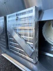 Вытяжной пристенный зонт 1200x800x400 мм. Является бывшим в употреблении имуществом, могут иметься скрытые недостатки.