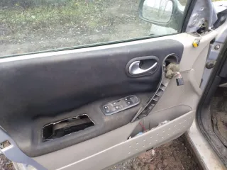 Renault Megan II 2004 года, цвет коричневый. VIN: VF1LM1BOH32299433, госномер О685УК 68. Модель двигателя: K4MT 760, бензиновый, объем 1598 см³, мощность 113 л.с. ПТС 64 РВ 040024. Пробег 211 471 км. Неисправности: не работает передний стеклоподъемник, требуется замена ремня генератора, повреждена…