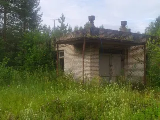 С/х комплекс и недвижимость в Лодейнопольском р-не, Ленинградская область. Имущество по адресу: ЛО, Лодейнопольский р-н: Квартира, 41,7 кв. м; Земельные участки общей площадью 1 366 073 кв. м; Строения: силосная траншея, картофелехранилище, 2 сенохранилища, телятник, откормочная свиноферма и другие…