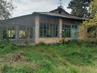 Здание детского сада площадью 175,6 кв. м, назначение: нежилое, кадастровый номер 23:06:0904014:85 и земельный участок площадью 4632 кв. м, кадастровый номер 23:06:0904014:94, категория земель: земли населенных пунктов, вид разрешенного использования: для обслуживания и функционирования здания…