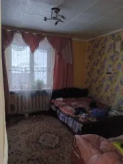 1/6 доля в праве общей долевой собственности на земельный участок площадью 954 кв.м и квартиру площадью 82.9 кв.м. Земельный участок с разрешенным использованием для индивидуальной жилой застройки, для индивидуального жилищного строительства. Адрес: Смоленская область, Ельнинский район, город…