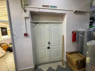 Доля 13789/298100 в праве на нежилое здание рынка площадью 3070,9 кв.м., кадастровый номер 38:35:010235:185, и доля 7085/157800 в праве на земельный участок площадью 1578 кв.м., кадастровый номер 38:35:010235:15, расположенные по адресу: РФ, Иркутская область, г. Зима, пер. Коммунистический, д. 4…