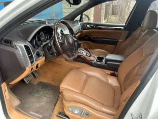 Porsche Cayenne S 2012, 400 лс, 293557 км, полный привод, АКПП. Транспортное средство PORSHE CAYENNE S 2012г.в., VIN WP1ZZZ92ZCLA51162, 400 л.с., объем двигателя 4806 куб.см., цвет белый. Требуется замена АКПП, не включается задняя передача.