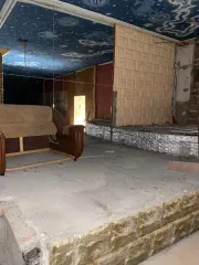 Нежилые помещения 690.9 кв.м в Томской области, ЗАТО Северск, г. Северск, ул. Транспортная, 79, строение 6. Общая площадь 690,9 кв.м. Помещение на первом этаже в составе 2-х этажного здания с подвалом. Год постройки: 1959; фундамент – бетонный; стены – кирпичные, шлакоблоки; пол – керамическая…