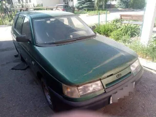 ВАЗ 21110 1999 года, цвет ярко-зеленый. VIN: XTA211100Y0008072. Двигатель бензиновый, модель 2111, номер 0074922, мощность 77 л.с. (57 кВт), объем 1499 куб. см. Номер кузова: 0008072. Разрешенная максимальная масса 1530 кг, масса без нагрузки 1030 кг. Изготовитель: АО АВТОВАЗ. Пробег уточнять при…