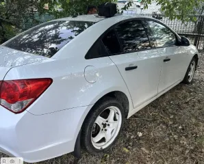 Chevrolet Cruze, 2012. Автомобиль Chevrolet Cruze, 2012 г.в. белого цвета, без ключа, бывший в эксплуатации, с видимыми повреждениями, потертостями, дефектами, возможны скрытые повреждения и дефекты. Согласно данных сайта Федресурс находится в залоге у АО «Тинькофф Банк». Имущество, обращенное в…