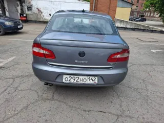Skoda Superb 2011 года выпуска, серый цвет. VIN: TMBAB83T3C9040687. ПТС: 42УС № 738094. Государственный номер: О292НО142. Страна-изготовитель: Польша. Модель двигателя: CDA 273464, бензиновый, номер: CDA 273464. Мощность: 152 л.с. (111,8 кВт). Рабочий объем: 1798 куб. см. Номер шасси отсутствует…