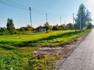 Земельный участок площадью 280 кв.м. Калужская область, Перемышльский район, село Ахлебинино. Кадастровый номер 40:17:010101:33. Межевание осуществляется покупателем самостоятельно и за свой счет.