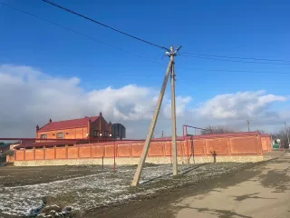 Жилой дом 315.4 кв. м и земельный участок 1058 кв. м в ауле Хатукай, Красногвардейский район, Республика Адыгея, по адресу: ул. Полевая, 1а. Дом двухэтажный, общая площадь 315.4 кв. м, кадастровый номер: 01:03:2300038:57. Земельный участок площадью 1058 кв. м, категория: земли населенных пунктов…