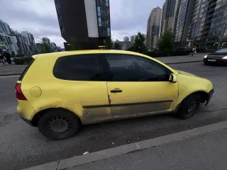Volkswagen Golf 2005, легковой автомобиль марки VOLKSWAGEN, модель Golf, год выпуска 2005, кузов № WVWZZZ1KZ5W173379, идентификационный номер (VIN) WVWZZZ1KZ5W173379. Ознакомление по месту нахождения в Санкт-Петербурге по предварительной записи по тел. +7 993 600-89-65.