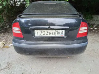 Автомобиль Skoda Octavia 2007 года выпуска, черный цвет, тип кузова комби (хэтчбек). Модель двигателя 975165, VIN TMBDK41U978870152, мощность 1000 л.с. (74 кВт), госномер Т703ЕО163. В связи с долгой неэксплуатацией сел АКБ, имеются следы ржавчины на кузове, потертости, внутри салона сняты дверные…