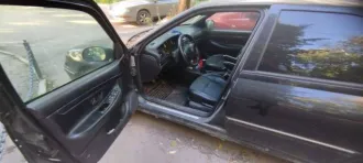 Peugeot 406, 2001 г.в., госномер У596МВ51, VIN VF38B3FZF81236089, двигатель 10LJ020212892, мощность 158 л.с. (116.2 кВт), объем 2230 см³, черный цвет, масса 1910 кг, снаряженная масса 1370 кг.