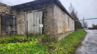 Помещение 40.3 кв.м, Тверская область, Оленинский район, пгт Оленино, ул 1 Мая, д 4, пом I. Кадастровый номер: 69:23:0000007:1624. Назначение: нежилое, расположено на 1 этаже. Ограничения и обременения не зарегистрированы. Кадастровый номер здания: 69:23:0000007:757.